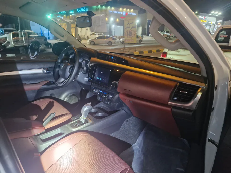 2025 Toyota Hilux SGLX 