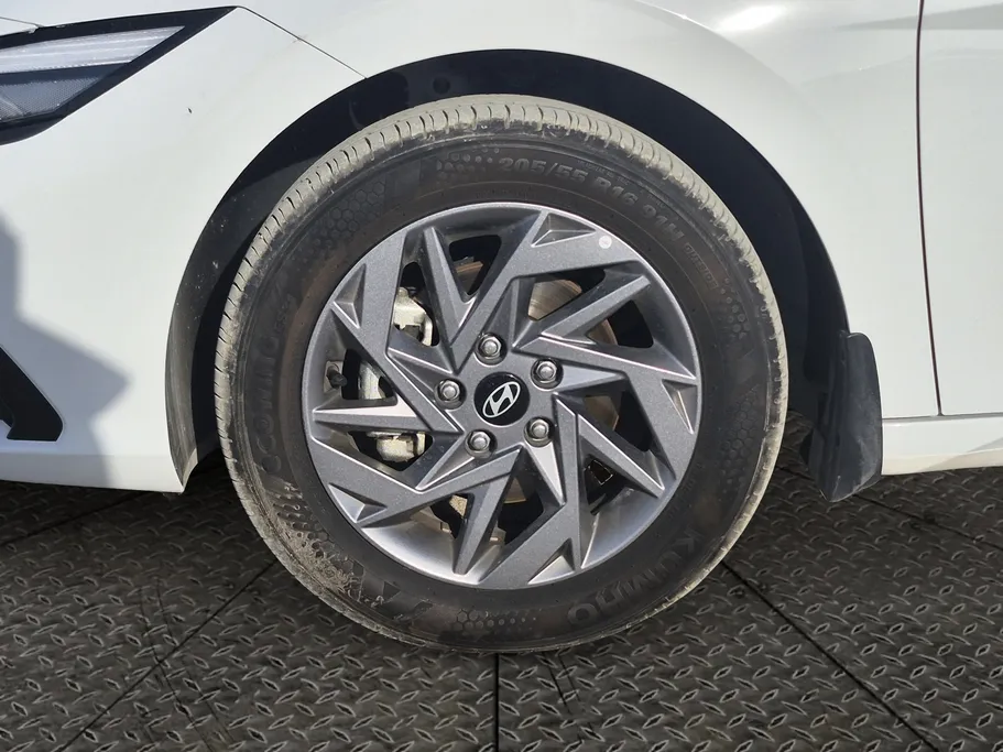 2025 Hyundai Elantra Smart 