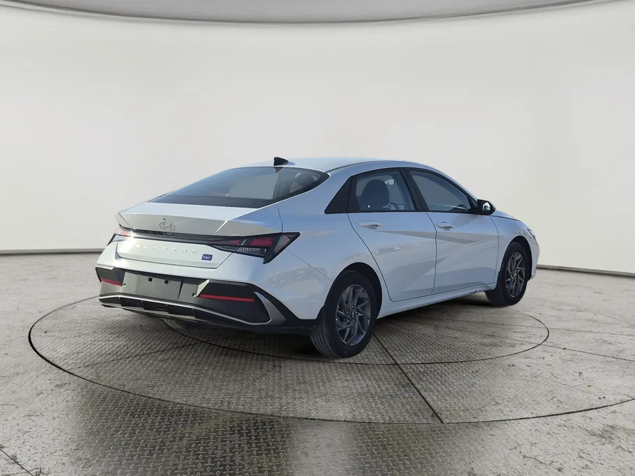 2025 Hyundai Elantra Smart 