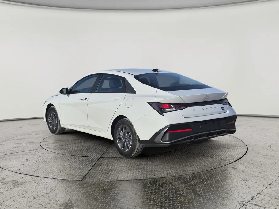 2025 Hyundai Elantra Smart 