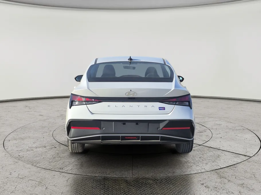 2025 Hyundai Elantra Smart 