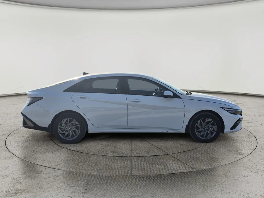 2025 Hyundai Elantra Smart 