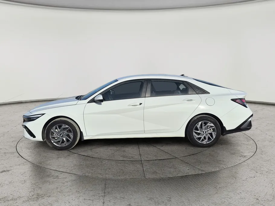 2025 Hyundai Elantra Smart 