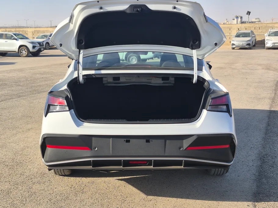 2025 Hyundai Elantra Smart 