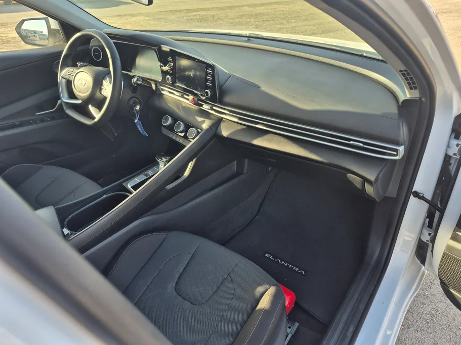 2025 Hyundai Elantra Smart 