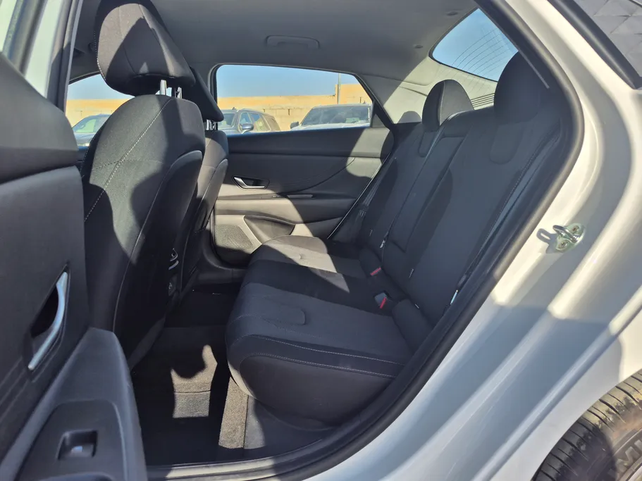 2025 Hyundai Elantra Smart 