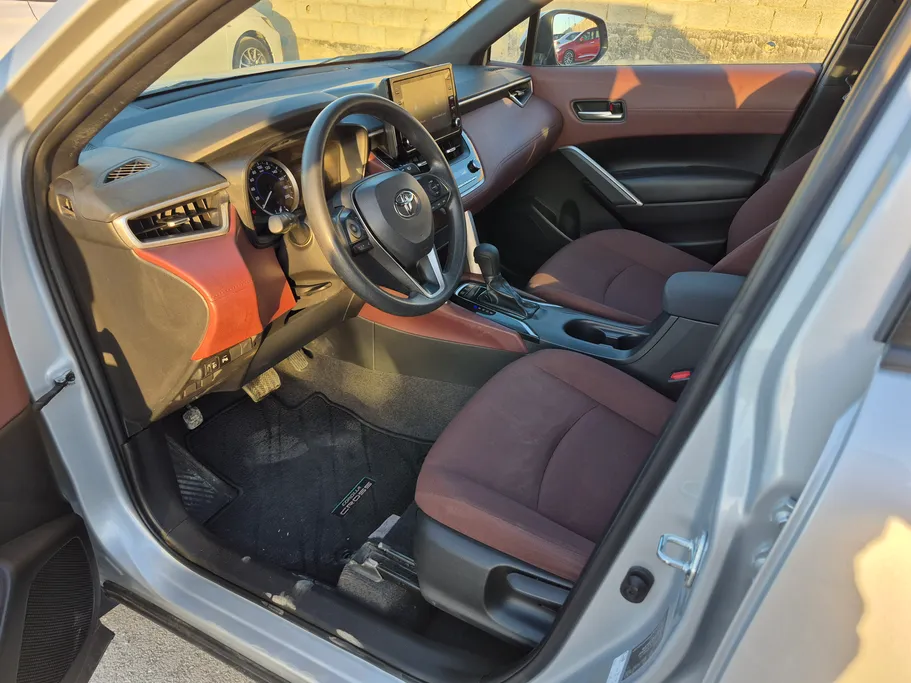 2024 Toyota Corolla Cross XLE HEV 