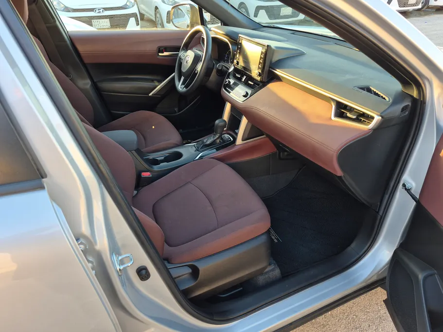 2024 Toyota Corolla Cross XLE HEV 