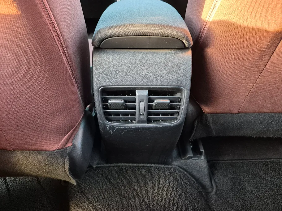 2024 Toyota Corolla Cross XLE HEV 