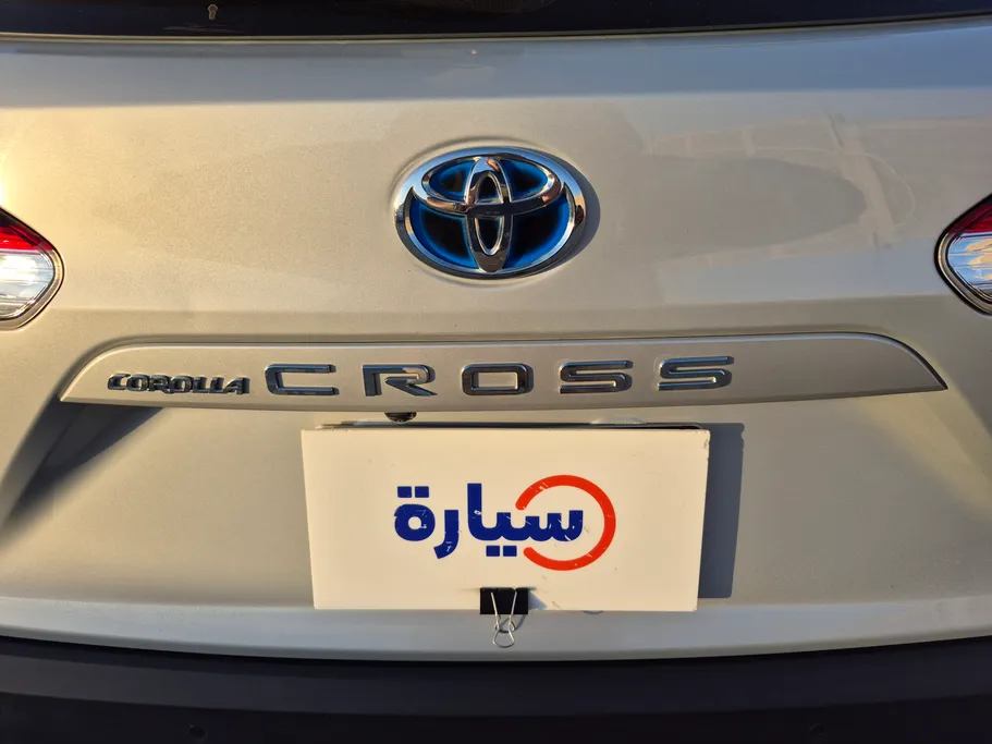 2024 Toyota Corolla Cross XLE HEV 