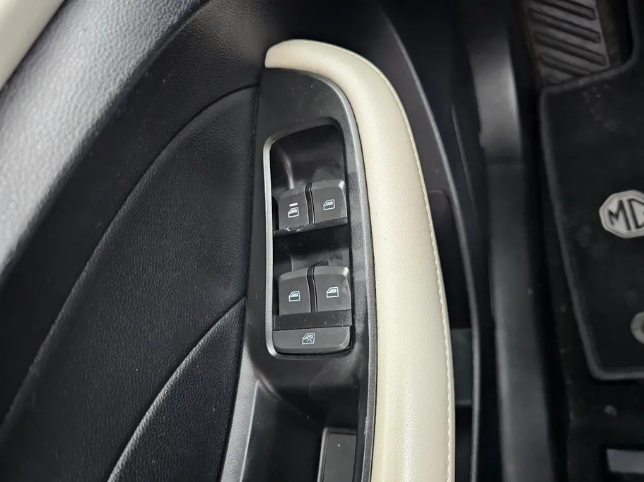 ام جي 5 STD 2023 