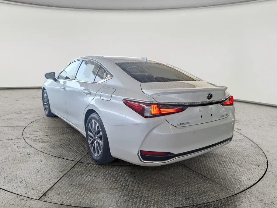 2023 Lexus ES 300 H 