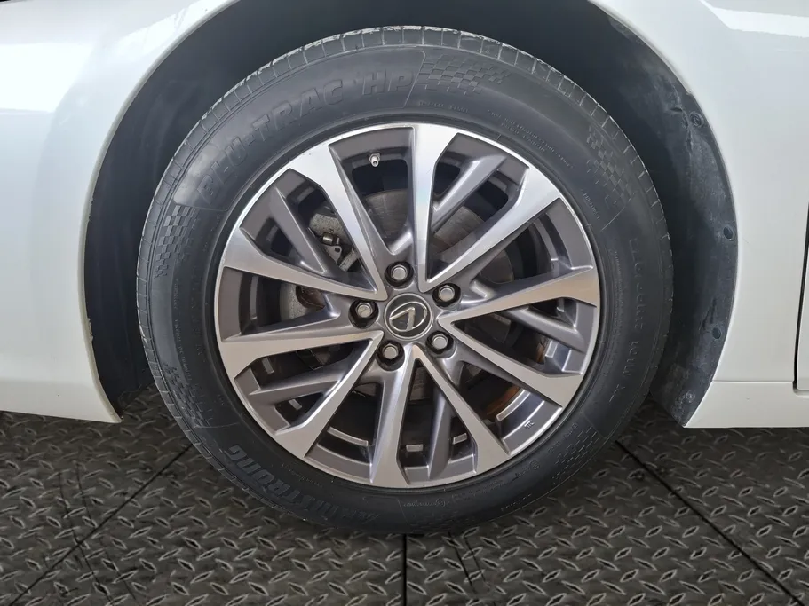 2023 Lexus ES 300 H 