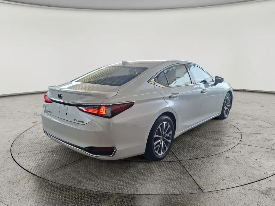 2023 Lexus ES 300 H 