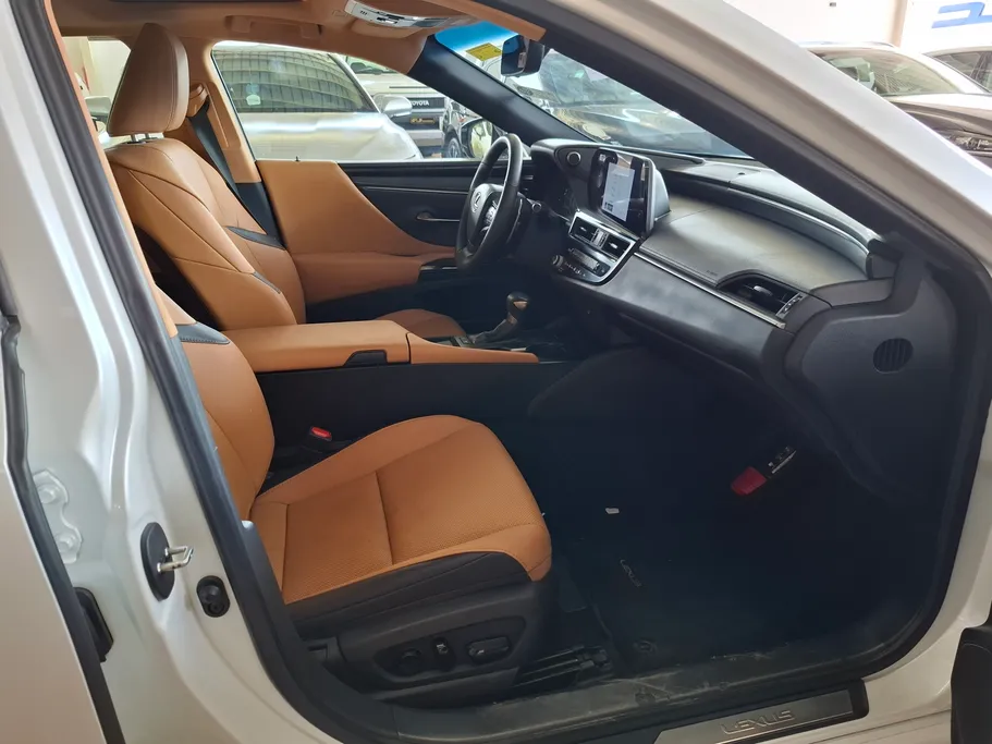 2023 Lexus ES 300 H 