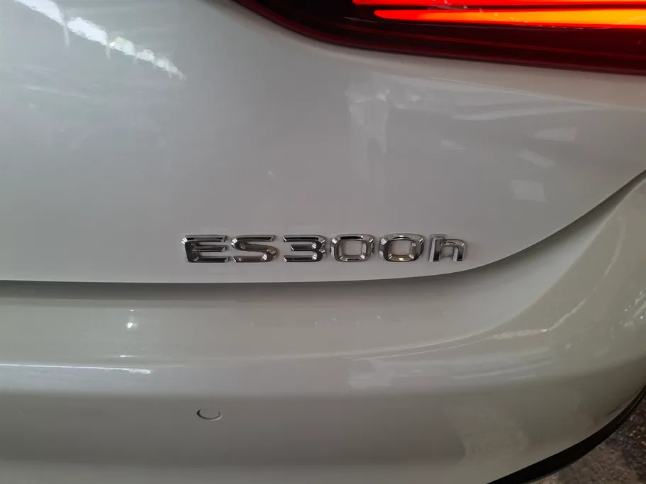 2023 Lexus ES 300 H 