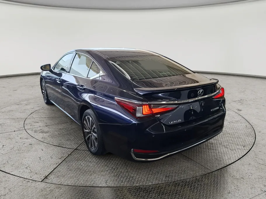 2023 Lexus ES 300 H 