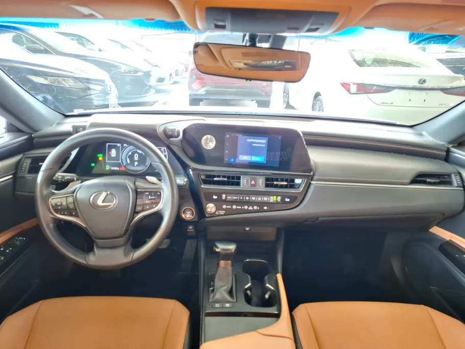 2023 Lexus ES 300 H 