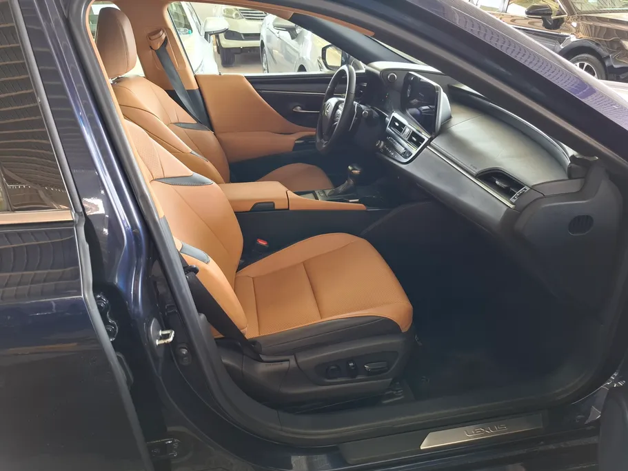 2023 Lexus ES 300 H 