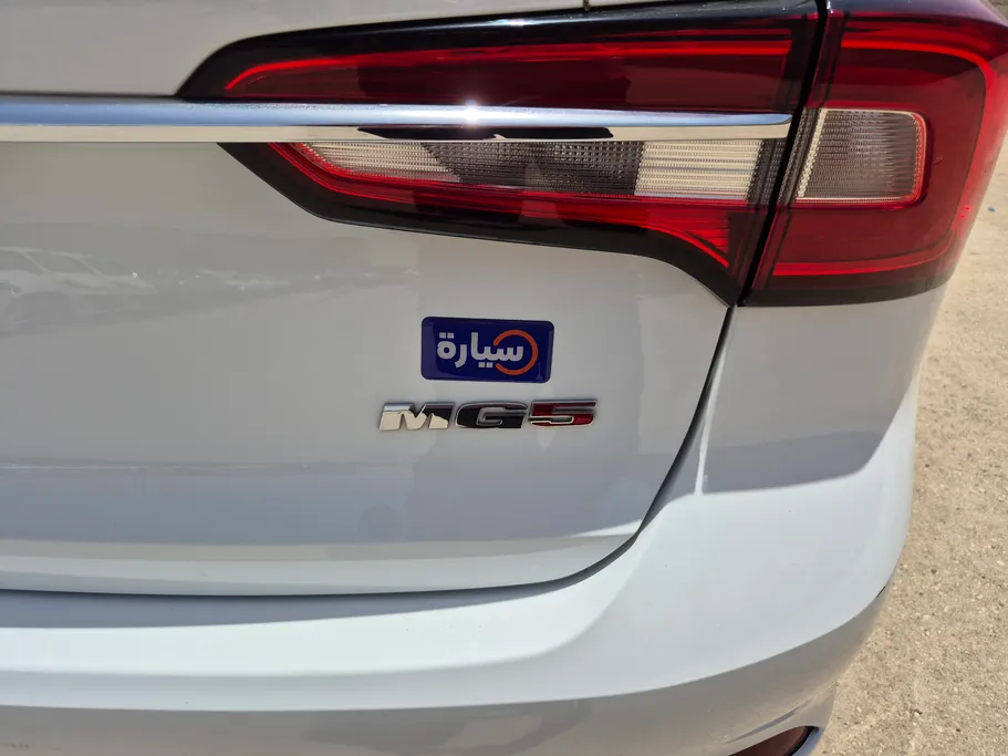 ام جي 5 STD 2024 