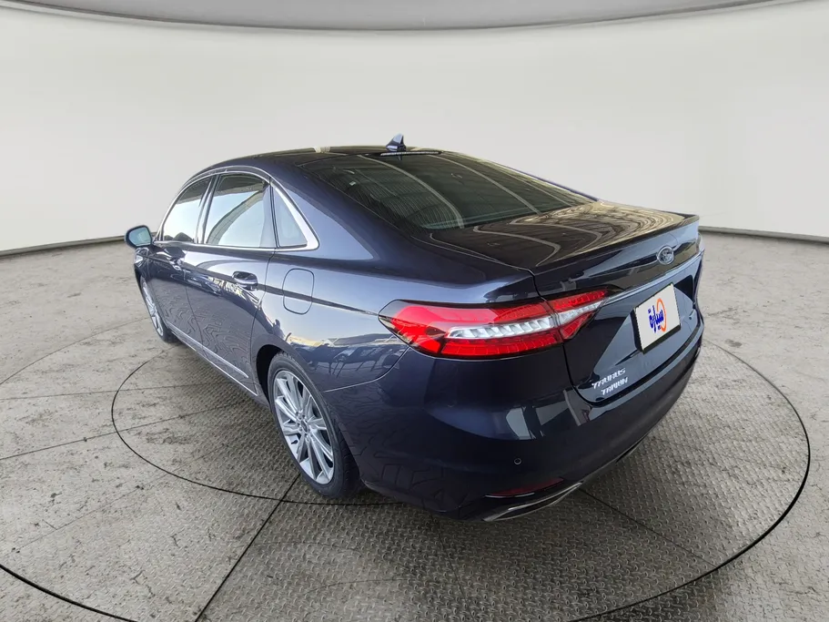 2022 Ford Taurus Titanium 