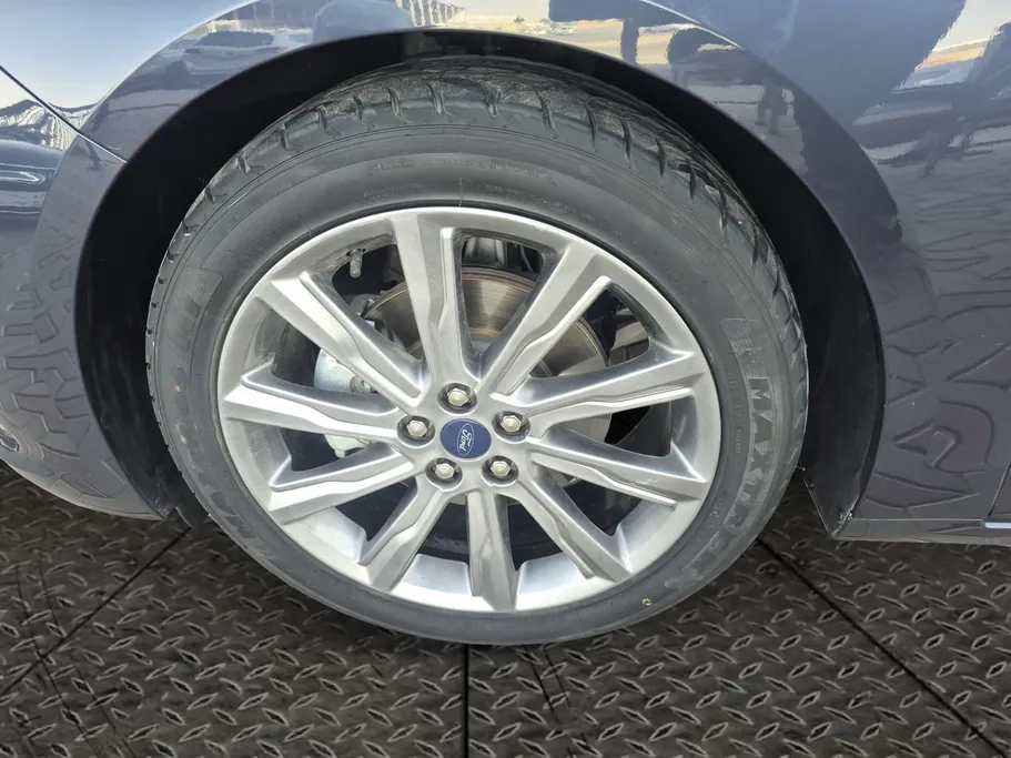 2022 Ford Taurus Titanium 