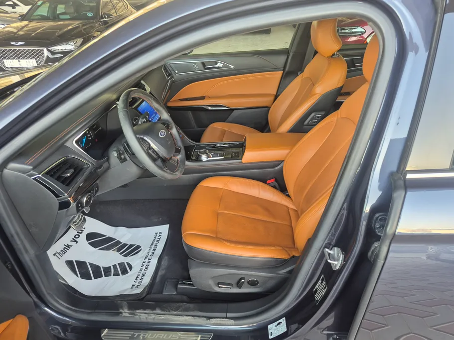 2022 Ford Taurus Titanium 