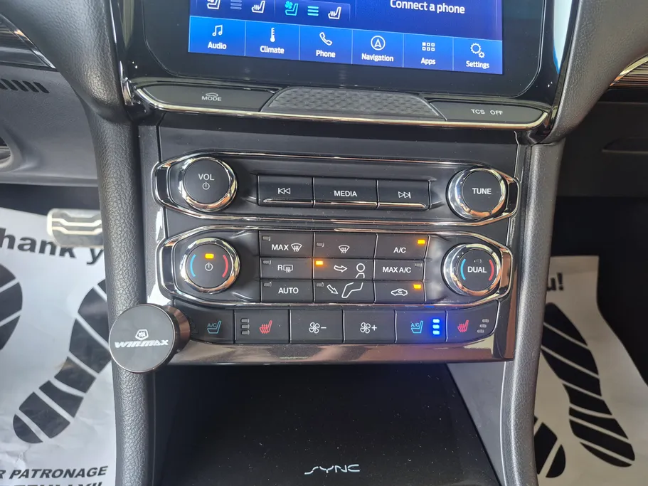 2022 Ford Taurus Titanium 
