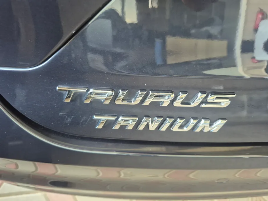 2022 Ford Taurus Titanium 