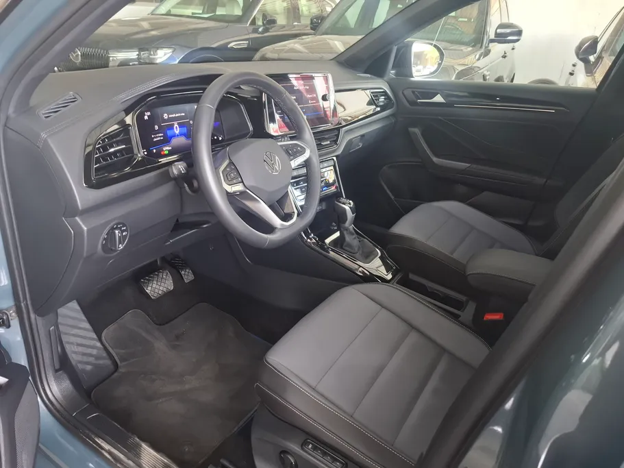 2025 Volkswagen T Roc ستايل 