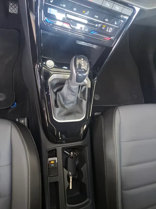 2025 Volkswagen T Roc ستايل 