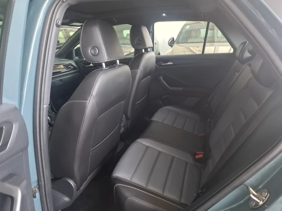 2025 Volkswagen T Roc ستايل 