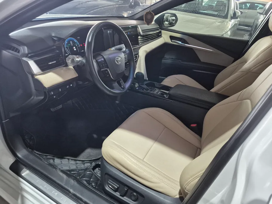 2025 Toyota Camry  LE HEV 
