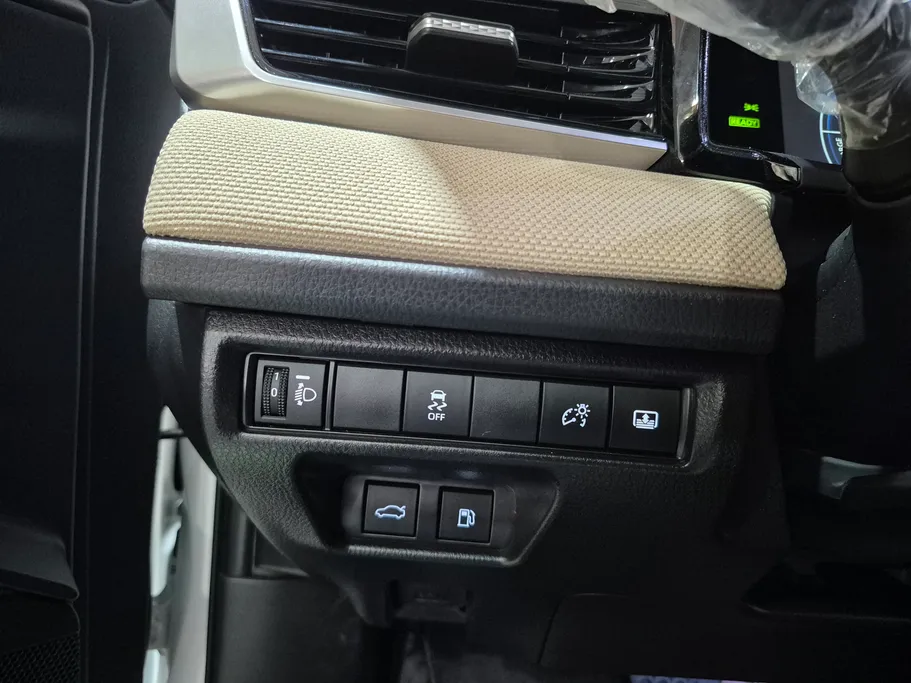 2025 Toyota Camry  LE HEV 