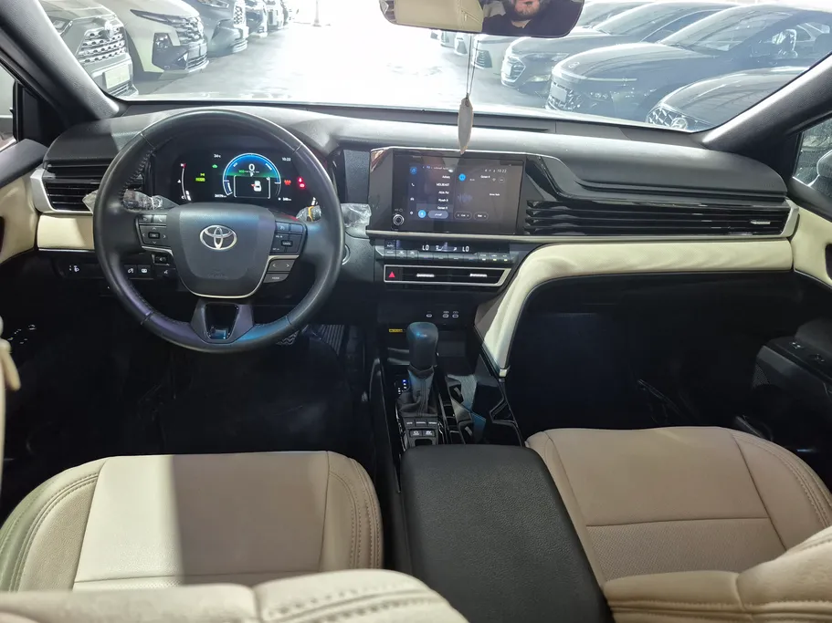 2025 Toyota Camry  LE HEV 