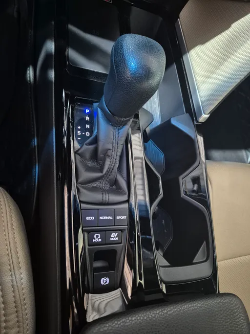 2025 Toyota Camry  LE HEV 