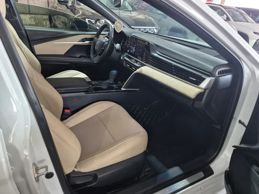 2025 Toyota Camry  LE HEV 