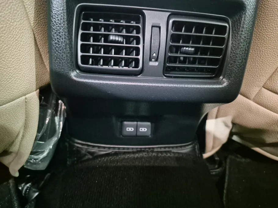 2025 Toyota Camry  LE HEV 