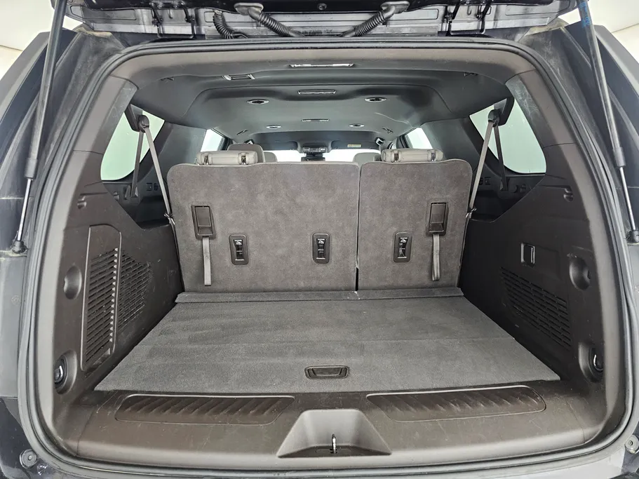 2023 Chevrolet Suburban LS 
