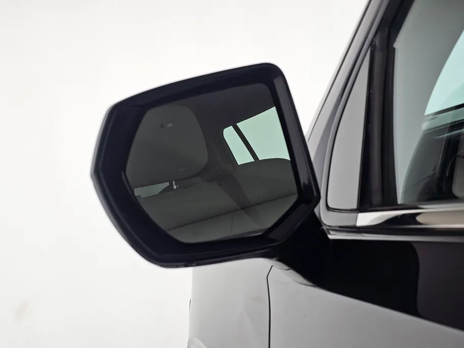 2023 Chevrolet Suburban LS 