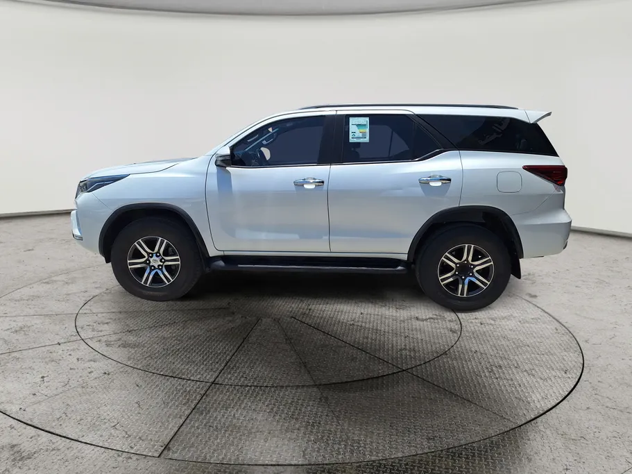 2023 Toyota Fortuner VX 