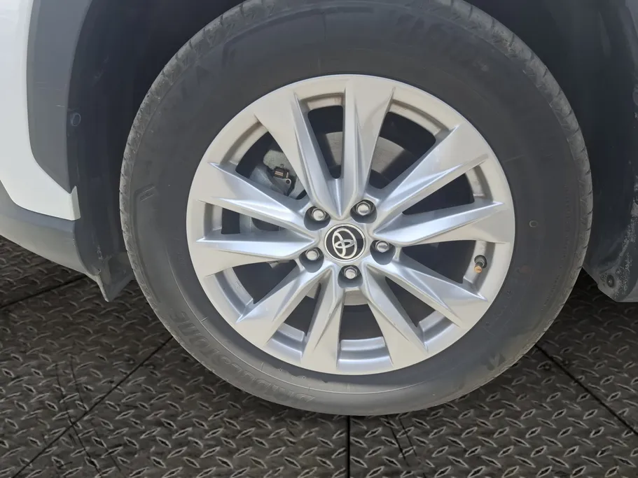 2024 Toyota Corolla Cross XLE HEV 