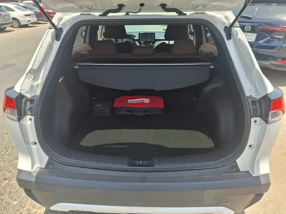2024 Toyota Corolla Cross XLE HEV 