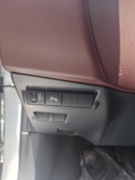 2024 Toyota Corolla Cross XLE HEV 