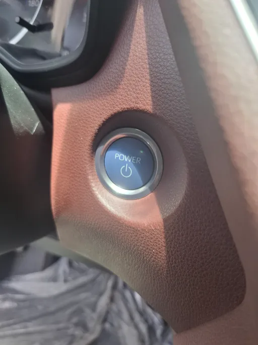 2024 Toyota Corolla Cross XLE HEV 