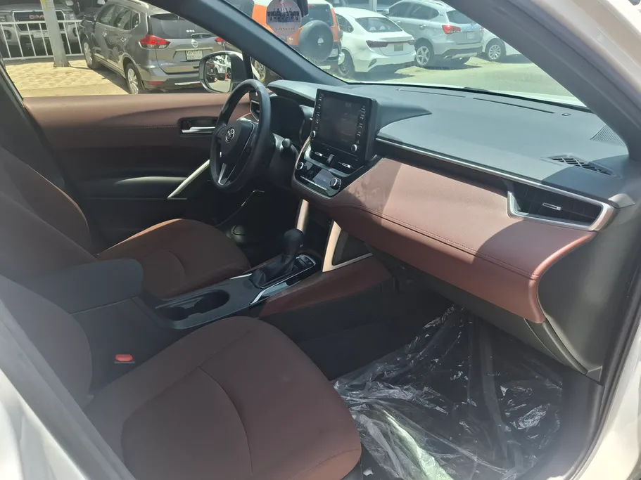 2024 Toyota Corolla Cross XLE HEV 