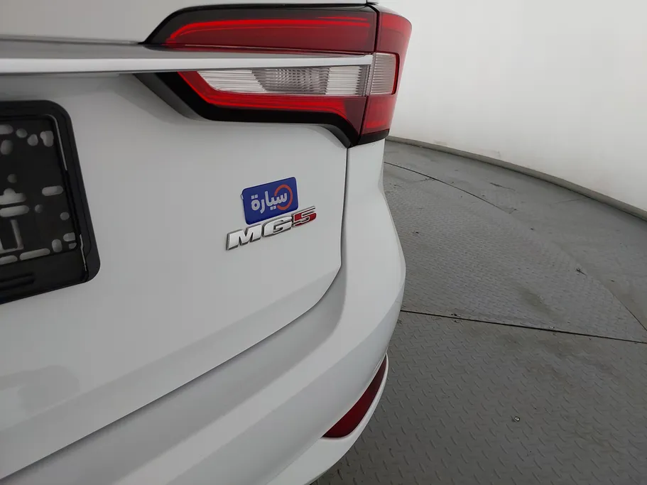 2025 ام جي 5 STD 
