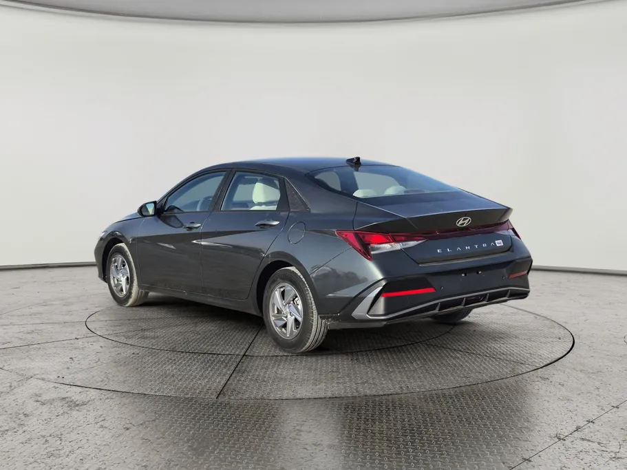 2024 Hyundai Elantra Smart 