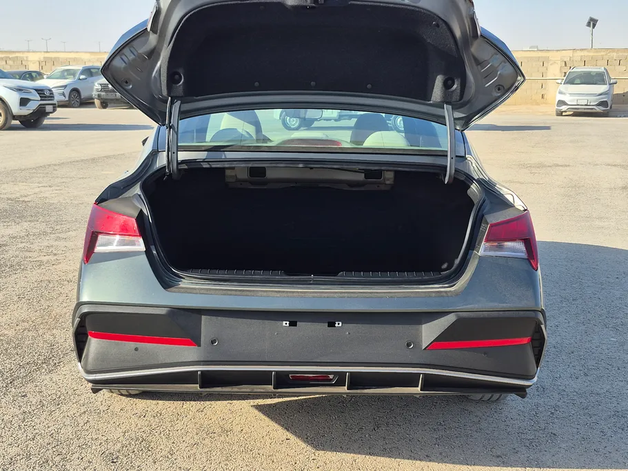 2024 Hyundai Elantra Smart 