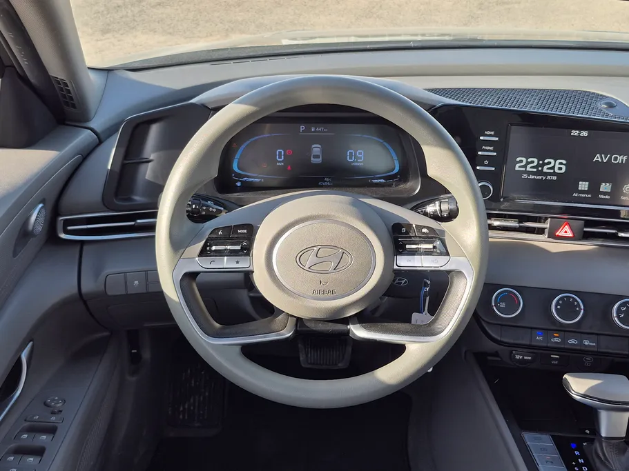 2024 Hyundai Elantra Smart 